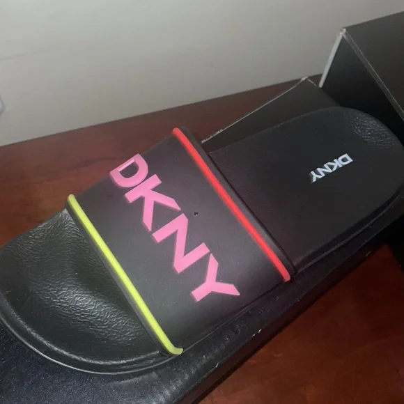 DKNY  JOJO multi colored slides BNWT in the box - Picture 2 of 5